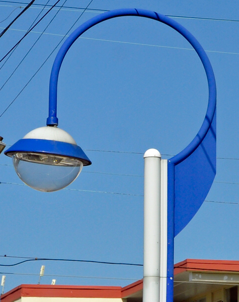 a curvy lamp post